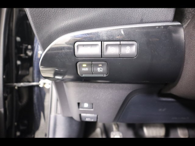 Used 2022 Toyota Prius Limited FWD image 26