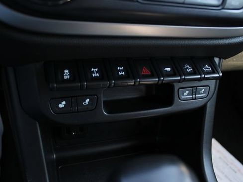 Used 2022 Chevrolet Colorado ZR2 w/ ZR2 Dusk Special Edition AWD/4WD image 16