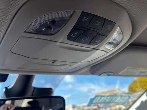 Used 2021 Chrysler Pacifica Touring-L FWD image 32