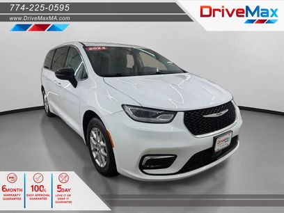 Used 2024 Chrysler Pacifica Touring-L