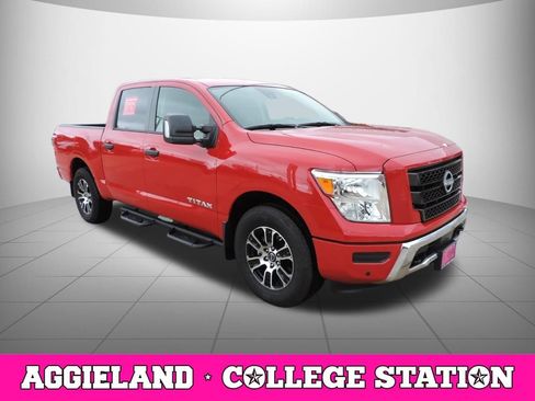 Certified 2024 Nissan Titan SV w/ SV Convenience Package image 3