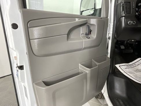 Used 2014 GMC Savana 3500 LT w/ LT Preferred Equipment Group image 12