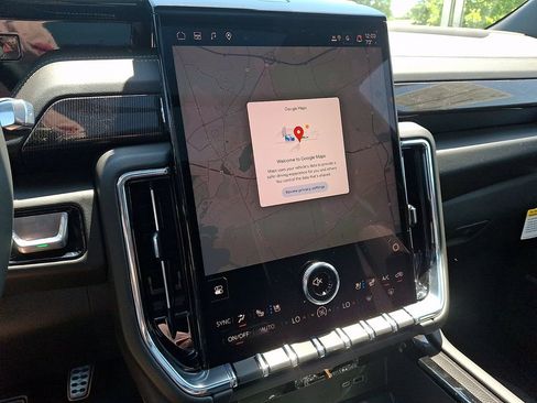 New 2026 GMC Yukon Elevation w/ Elevation Premium Package AWD/4WD image 13