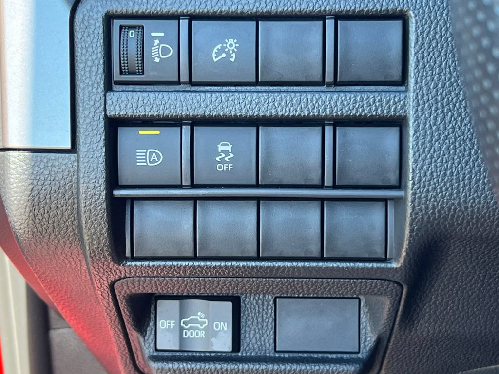 Used 2025 Toyota Tacoma SR5 AWD/4WD image 20