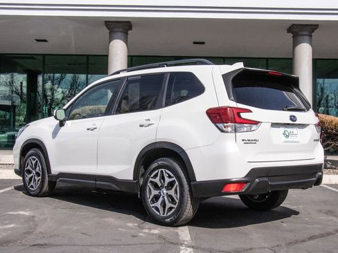 Used 2019 Subaru Forester Premium image 5
