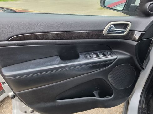 Used 2012 Jeep Grand Cherokee Laredo w/ Laredo E Group image 5