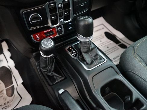 Used 2024 Jeep Wrangler Unlimited AWD/4WD image 39