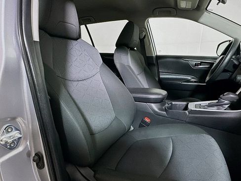 Used 2025 Toyota RAV4 XLE AWD/4WD image 27
