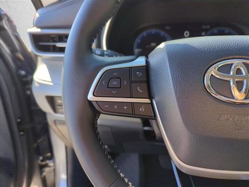 New 2026 Toyota Highlander Limited image 17