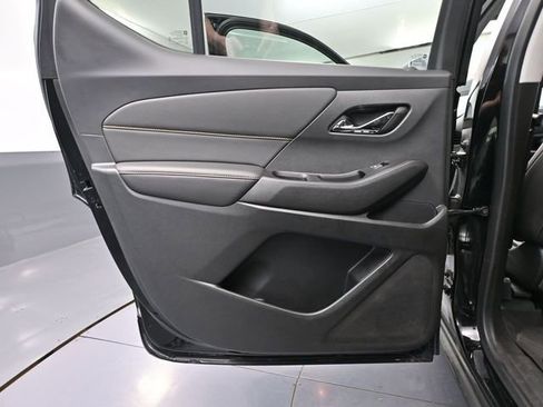 Used 2020 Chevrolet Traverse LT w/ Driver Confidence II Package AWD/4WD image 36