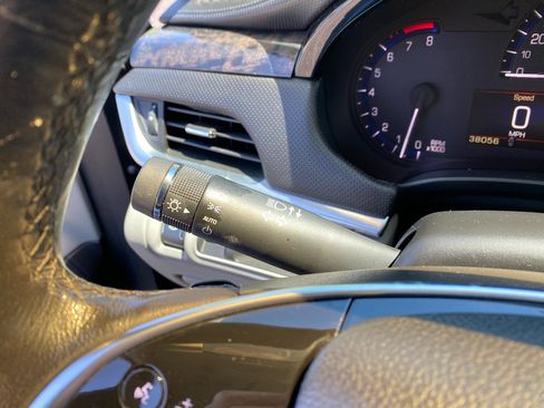 Used 2013 Cadillac XTS Luxury FWD image 33