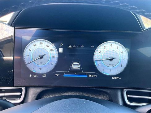 Used 2024 Hyundai Elantra SEL w/ Convenience Package image 13