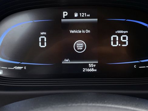 Used 2025 Hyundai Venue SEL image 15