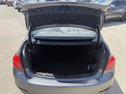 Used 2018 BMW 320i Sedan RWD image 18