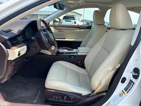 Used 2017 Lexus ES 300h w/ Navigation System Package FWD image 17