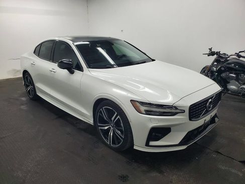 Used 2022 Volvo S60 B5 R-Design w/ Advanced Package image 3