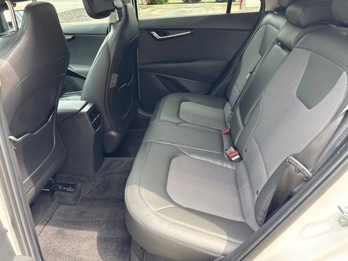 Used 2024 Kia Niro EX Touring FWD image 32