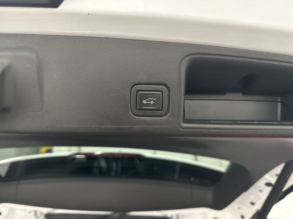 Used 2024 GMC Terrain SLT AWD/4WD image 35