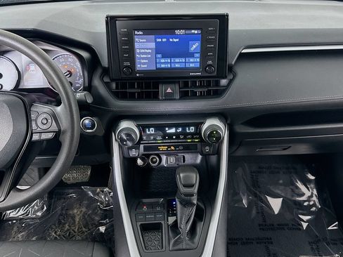 Used 2021 Toyota RAV4 XLE FWD image 18