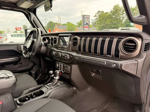 Used 2021 Jeep Gladiator Sport AWD/4WD image 32