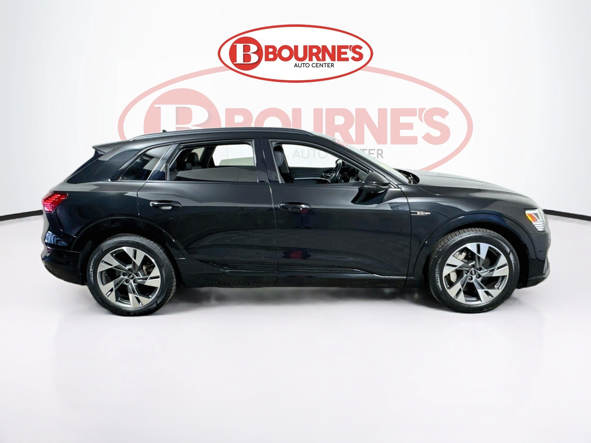 Used 2021 Audi e-tron Premium w/ Convenience Plus Package AWD/4WD image 12
