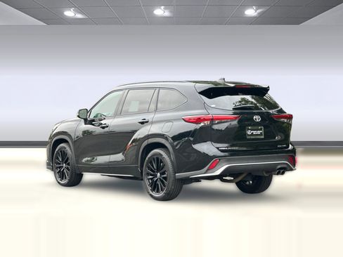 Used 2023 Toyota Highlander XSE AWD/4WD image 3