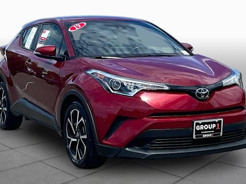 Used 2019 Toyota C-HR XLE FWD image 2