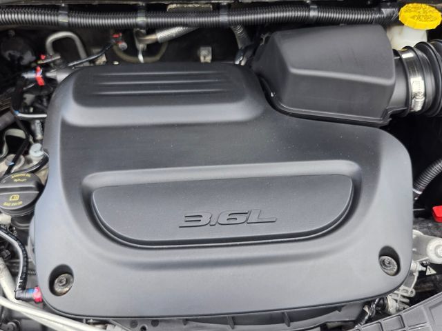 Used 2024 Chrysler Pacifica Touring-L FWD image 20