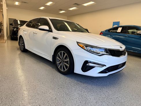 Used 2019 Kia Optima EX image 11