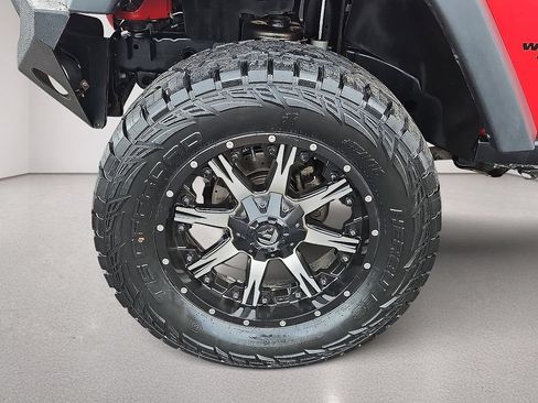 Used 2014 Jeep Wrangler Unlimited Rubicon w/ Connectivity Group AWD/4WD image 13