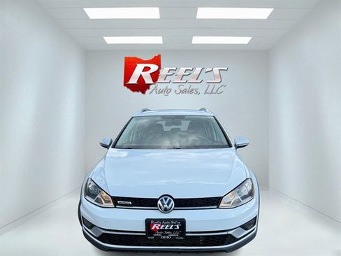 Used 2017 Volkswagen Golf Alltrack SE AWD/4WD image 2