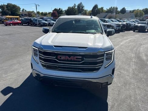 Used 2025 GMC Sierra 1500 SLT AWD/4WD image 4