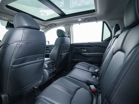 Used 2025 Honda Pilot Touring image 44