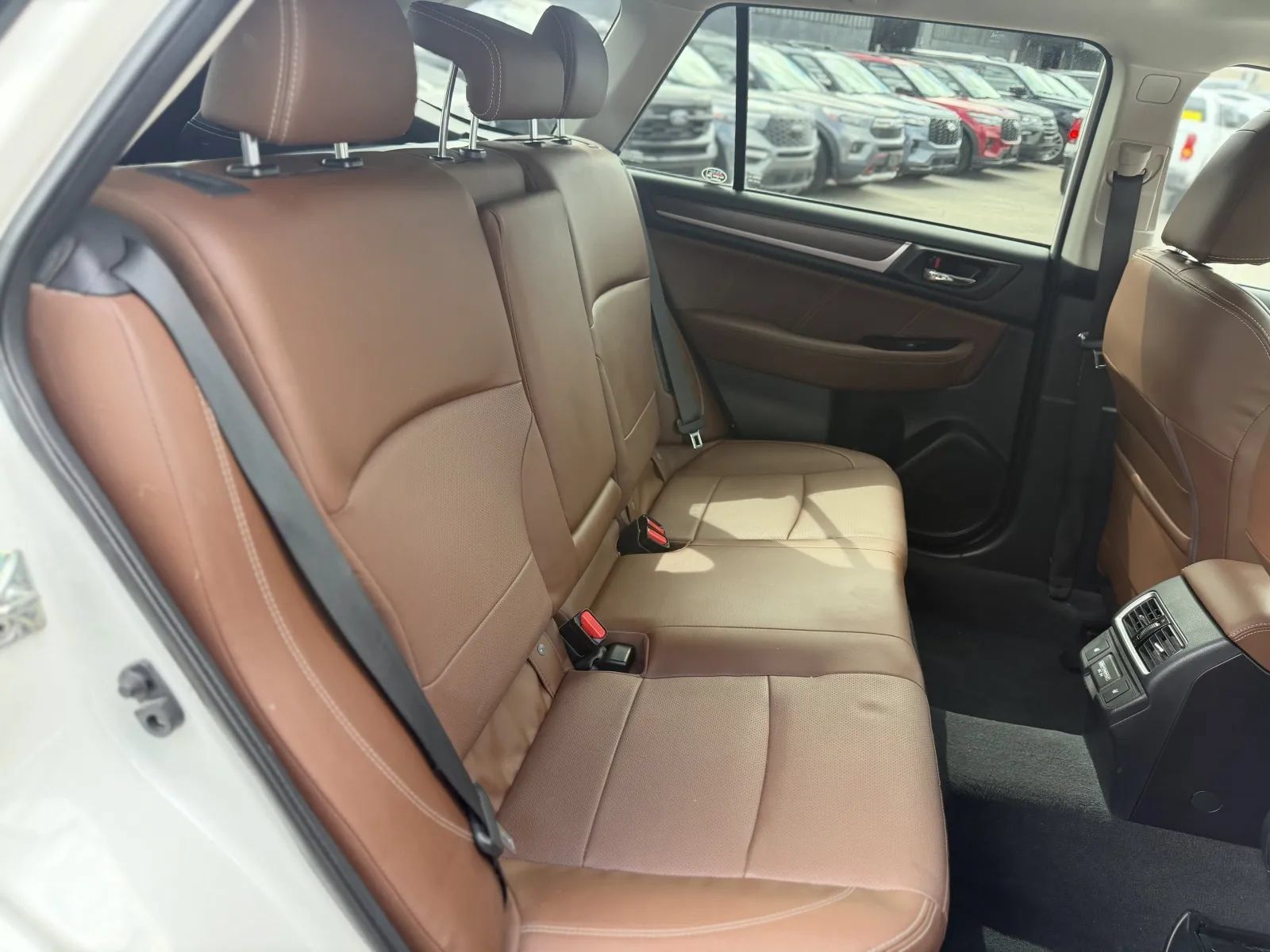 Used 2018 Subaru Outback 3.6R Touring w/ Popular Package #3 AWD/4WD image 19