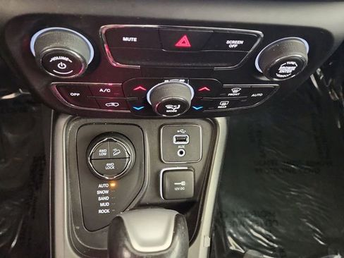 Used 2018 Jeep Compass Trailhawk w/ Cold Weather Group AWD/4WD image 17