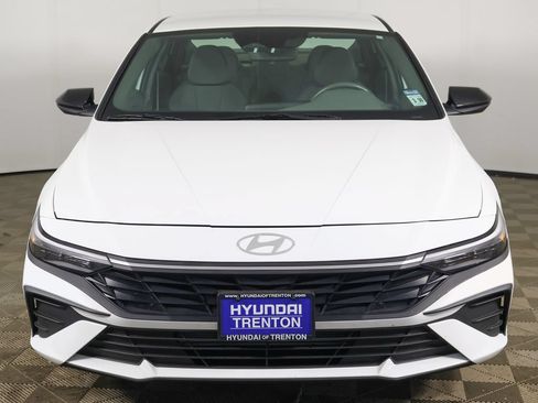 Certified 2025 Hyundai Elantra Sport FWD image 10