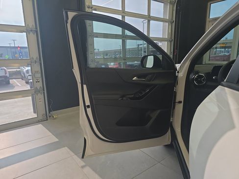 Used 2026 Chevrolet Equinox LT image 13