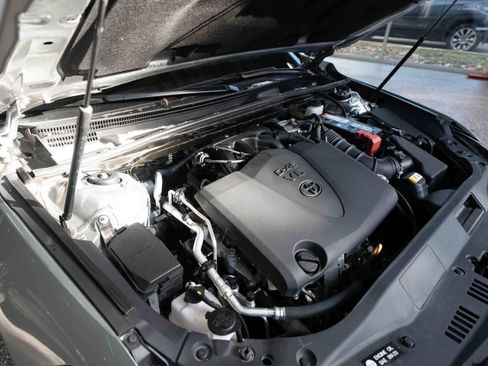 Used 2019 Toyota Avalon XLE image 31