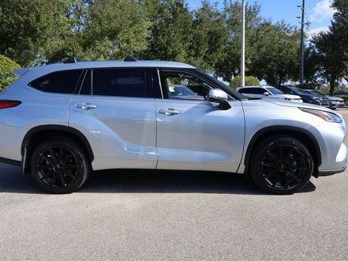 Used 2021 Toyota Highlander Limited image 9