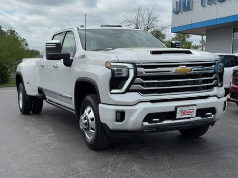 Used 2024 Chevrolet Silverado 3500 High Country w/ High Country Premium Package AWD/4WD image 2