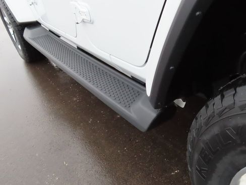 Used 2021 Jeep Wrangler Unlimited Sahara w/ Dual Top Group AWD/4WD image 11