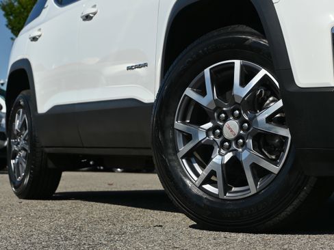 Used 2023 GMC Acadia SLT image 32