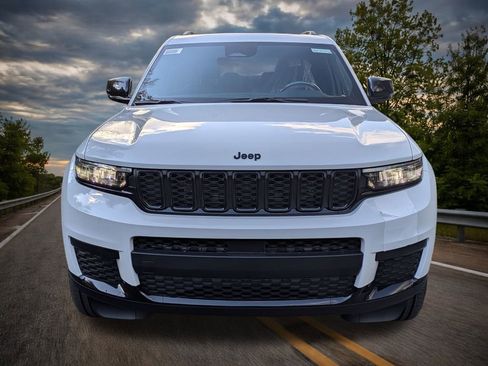 New 2025 Jeep Grand Cherokee L Altitude image 8