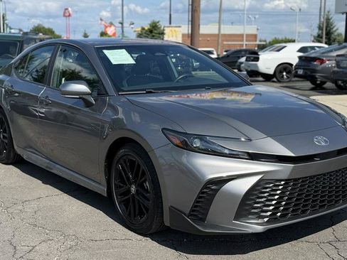 Used 2025 Toyota Camry SE FWD image 3