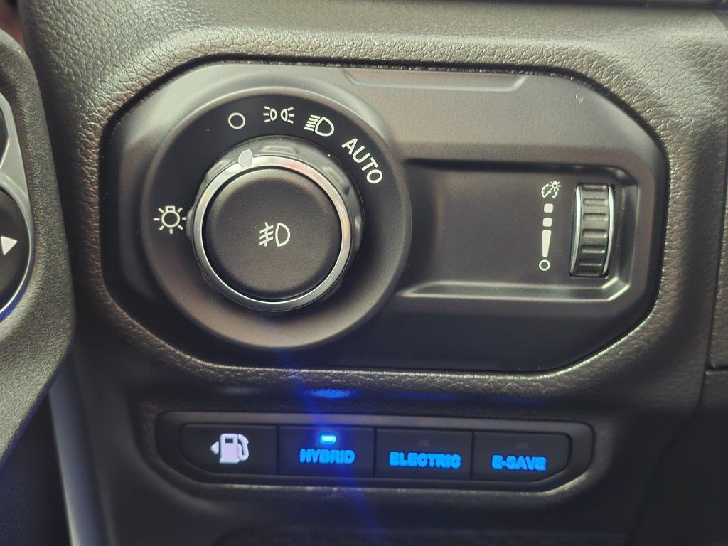 Used 2023 Jeep Wrangler Unlimited w/ Cold Weather Group AWD/4WD image 35