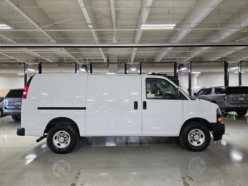 Used 2021 Chevrolet Express 2500 w/ Driver Convenience Package RWD image 8