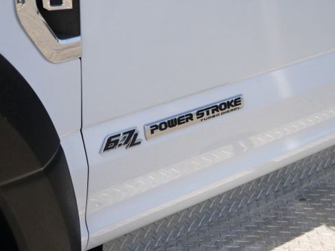 Used 2017 Ford F550 2WD Regular Cab Super Duty image 43