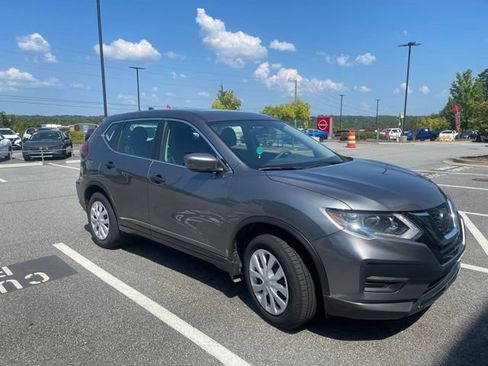 Used 2018 Nissan Rogue S FWD image 2