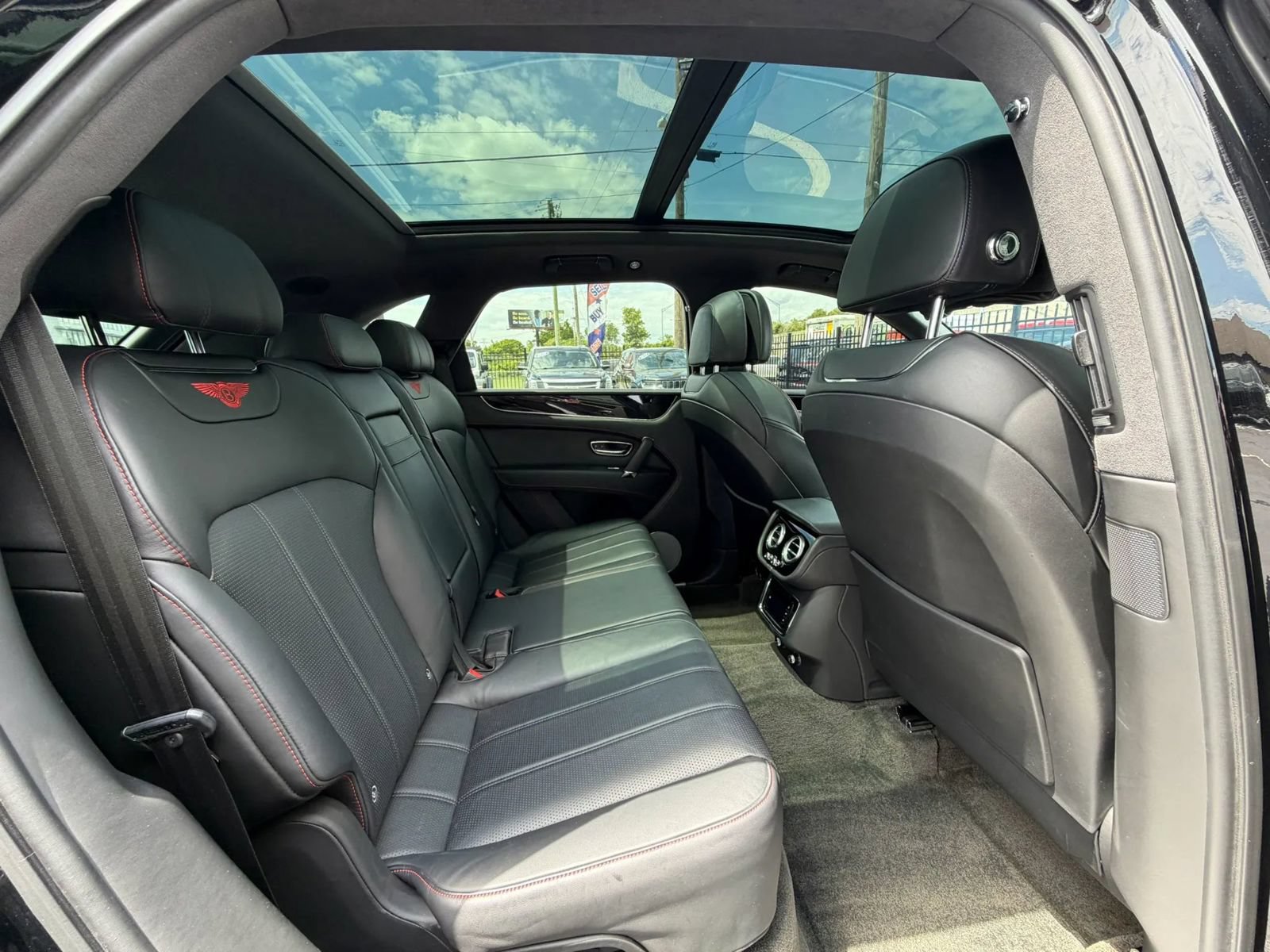 Used 2020 Bentley Bentayga AWD/4WD image 63