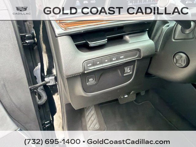 Used 2024 Cadillac Escalade Premium Luxury AWD/4WD image 25